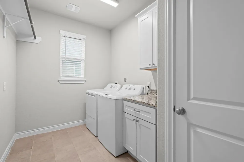 426 Hunters Crossing Drive Sealy, TX 77474