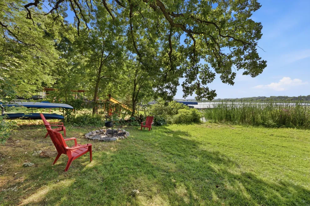 6247 Eagle Lake Drive Maple Grove, MN 55369