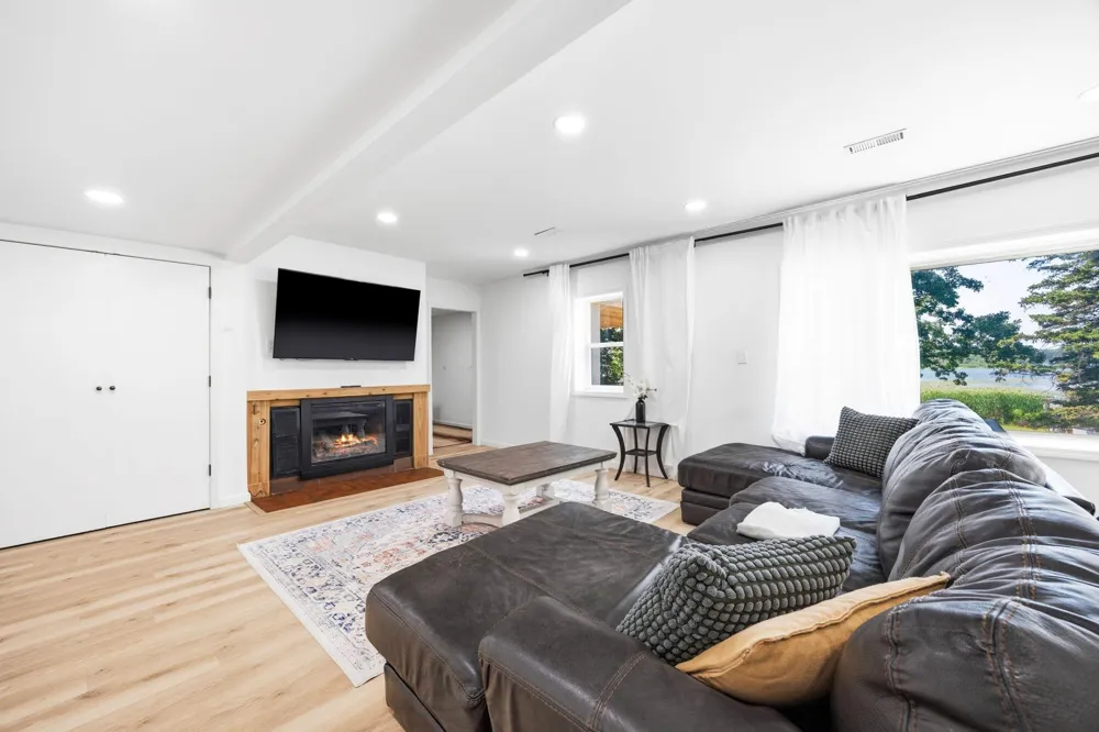 6247 Eagle Lake Drive Maple Grove, MN 55369