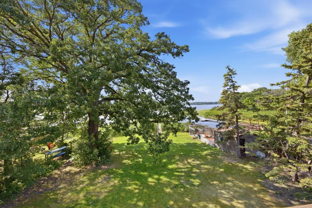 6247 Eagle Lake Drive Maple Grove, MN 55369