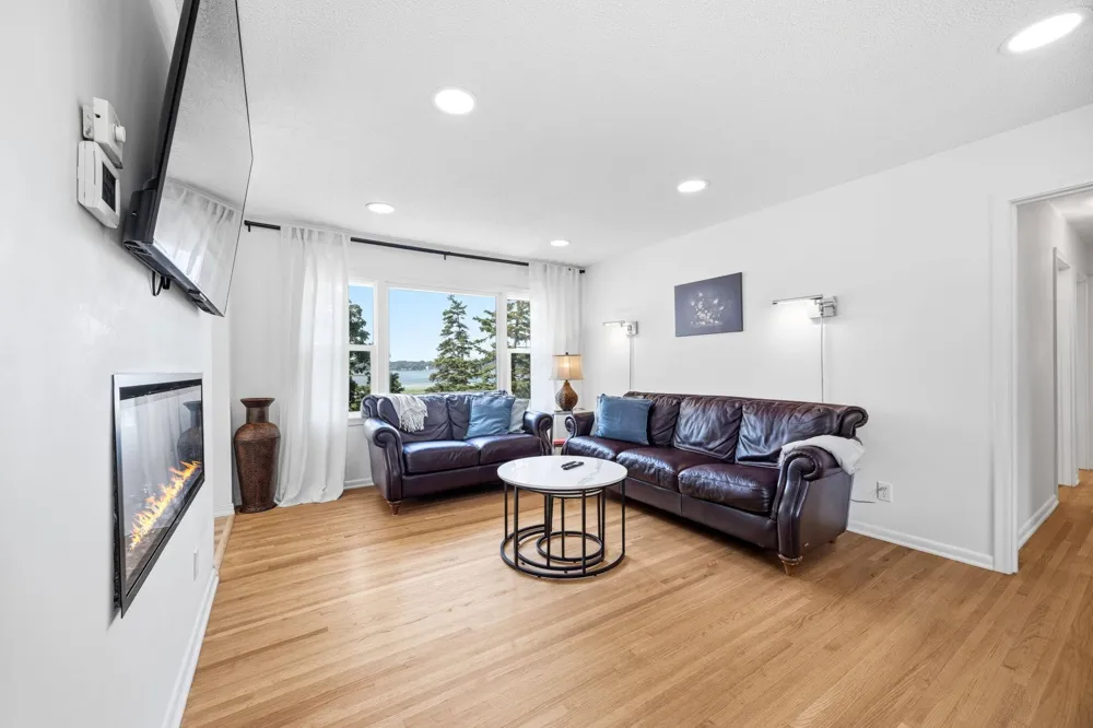 6247 Eagle Lake Drive Maple Grove, MN 55369