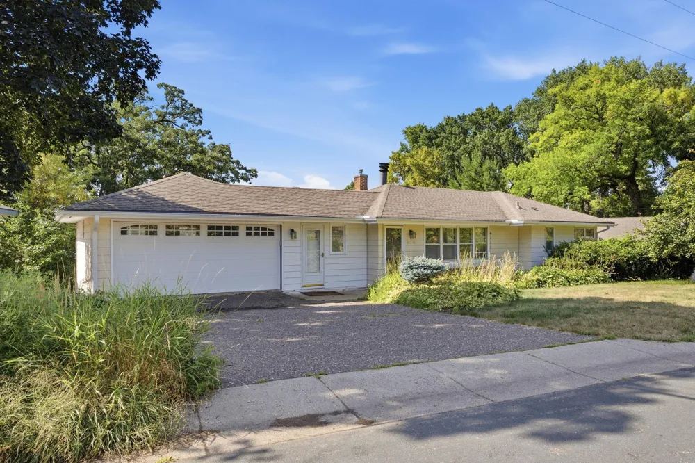 6247 Eagle Lake Drive Maple Grove, MN 55369