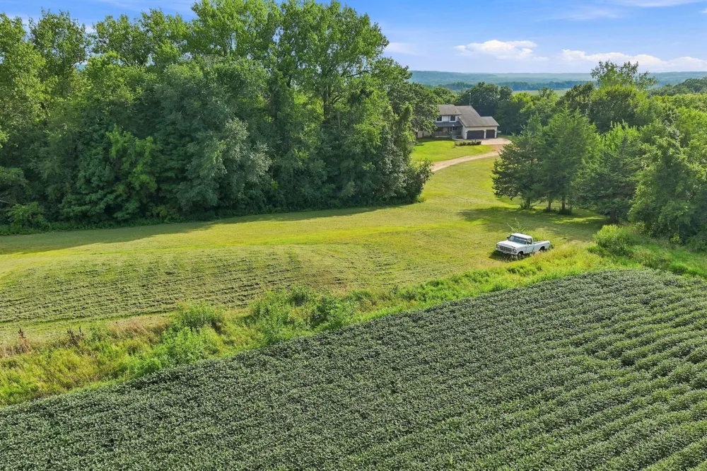 27542 Scenic Byway Road Belle Plaine, MN 56011