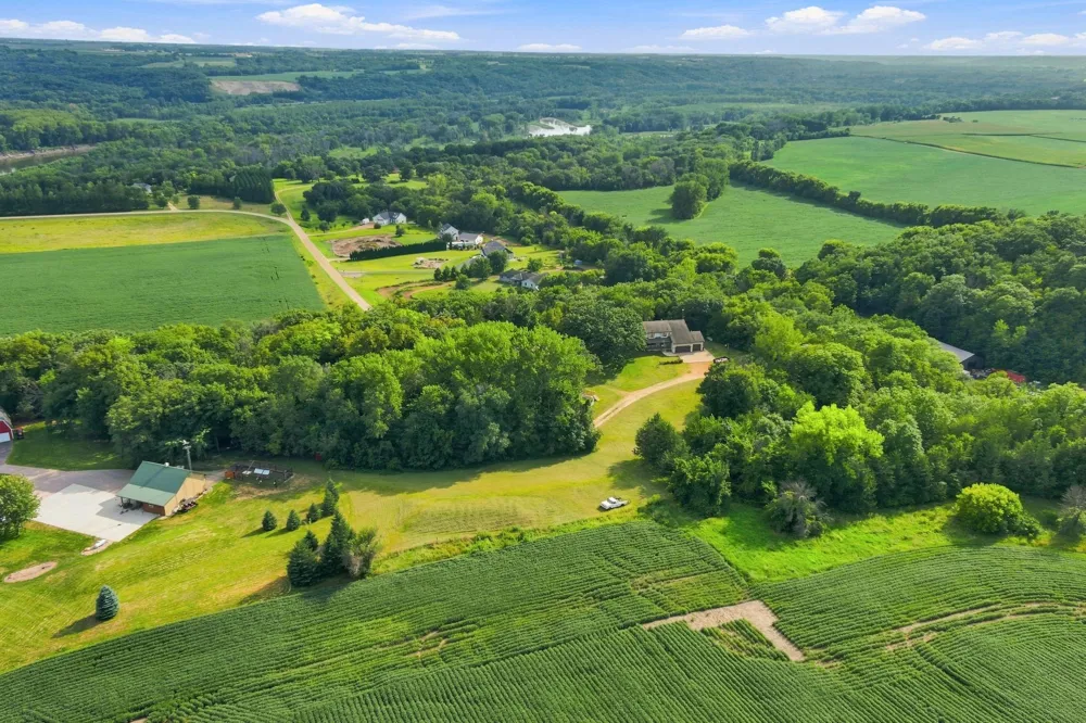 27542 Scenic Byway Road Belle Plaine, MN 56011