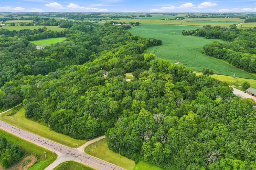 27542 Scenic Byway Road Belle Plaine, MN 56011