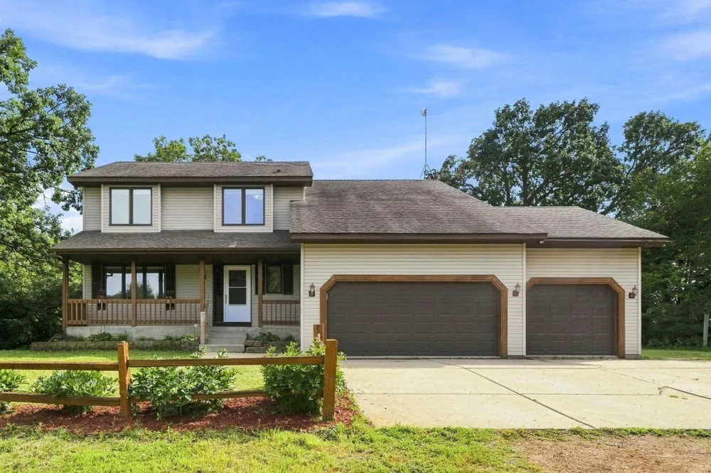 27542 Scenic Byway Road Belle Plaine, MN 56011
