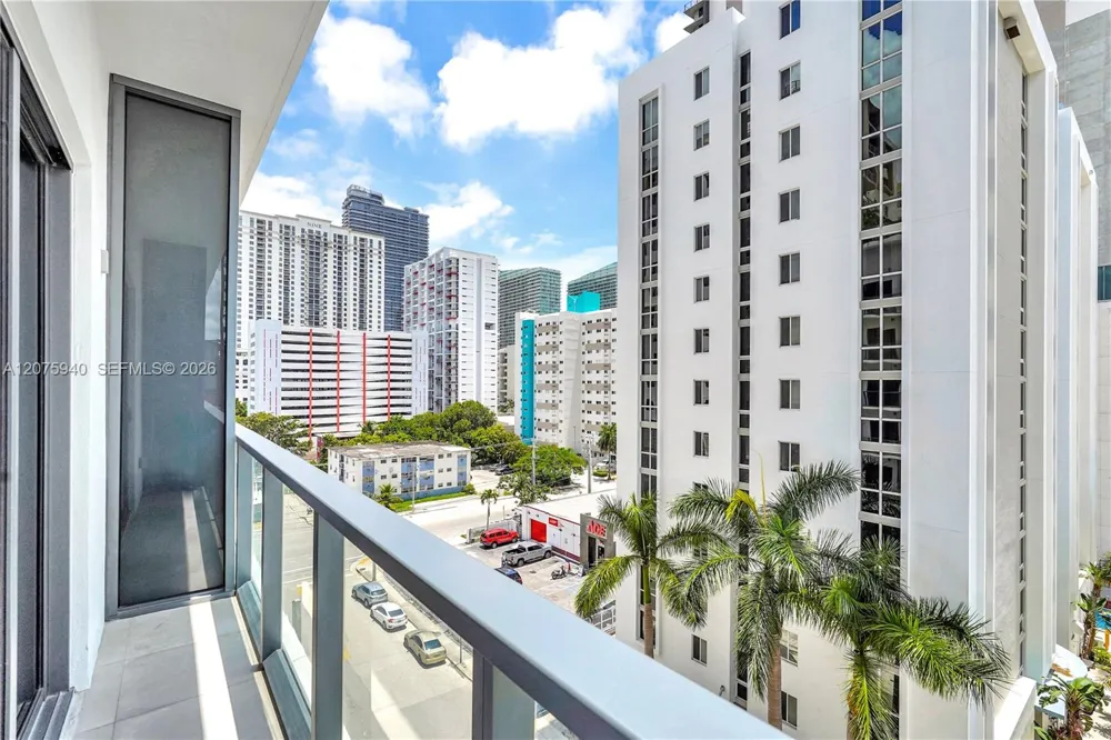 229 SW 9th St #404 Miami, FL 33130