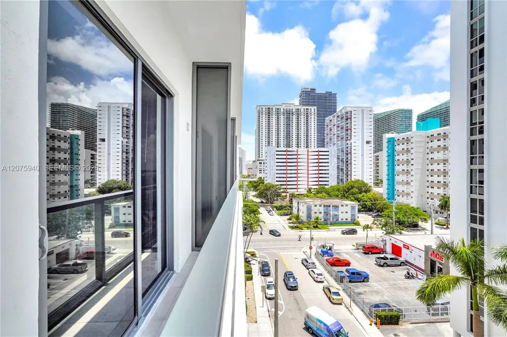 229 SW 9th St #404 Miami, FL 33130