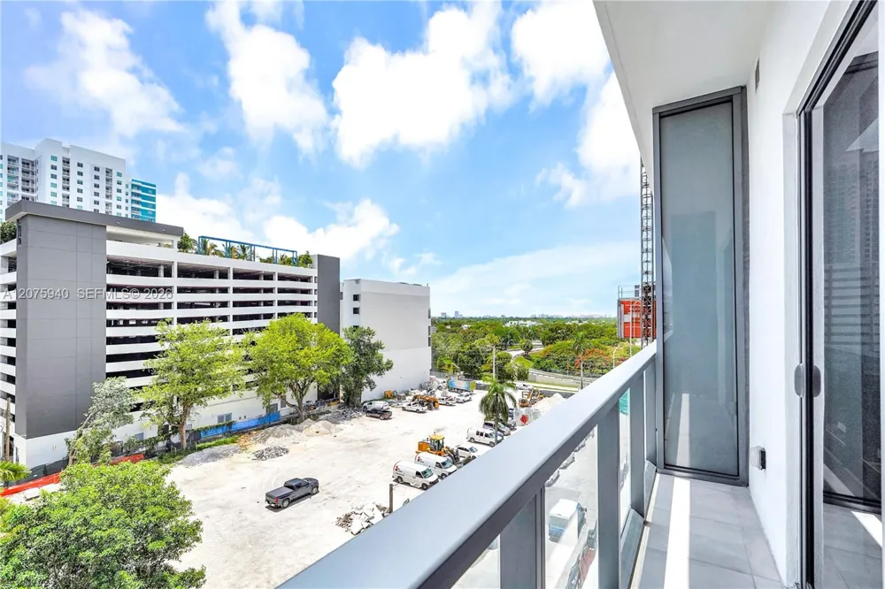 229 SW 9th St #404 Miami, FL 33130