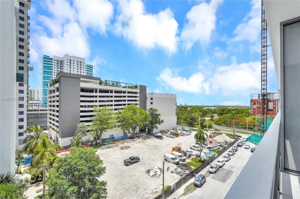 229 SW 9th St #404 Miami, FL 33130