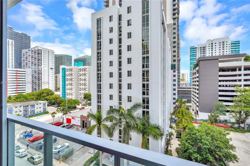 229 SW 9th St #404 Miami, FL 33130