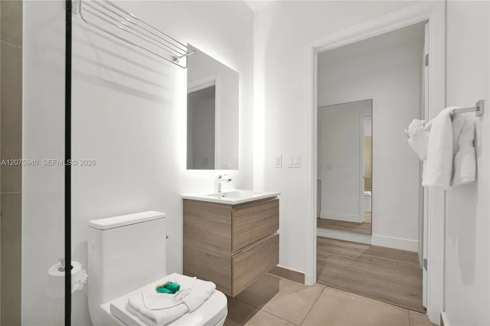 229 SW 9th St #404 Miami, FL 33130