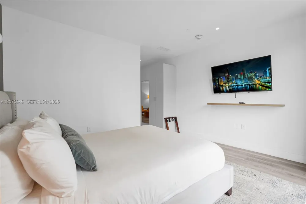 229 SW 9th St #404 Miami, FL 33130