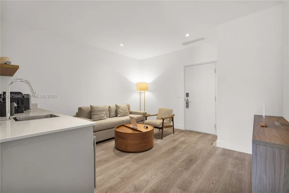229 SW 9th St #404 Miami, FL 33130