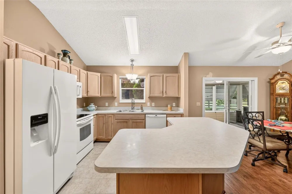168 PALERMO PLACE Lady Lake, FL 32159