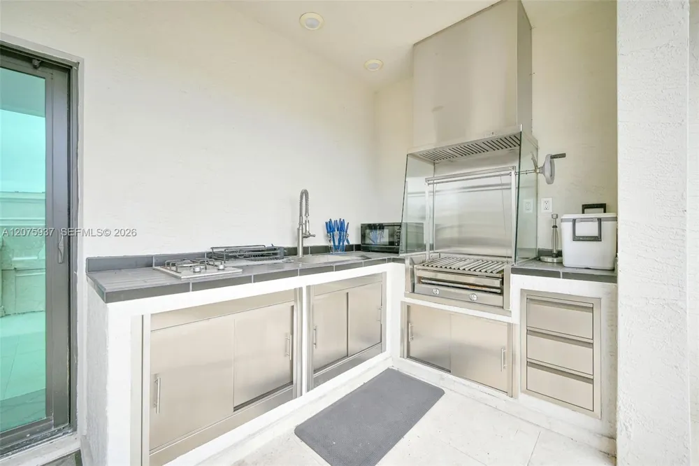 4256 NW 83rd Ave Doral, FL 33166