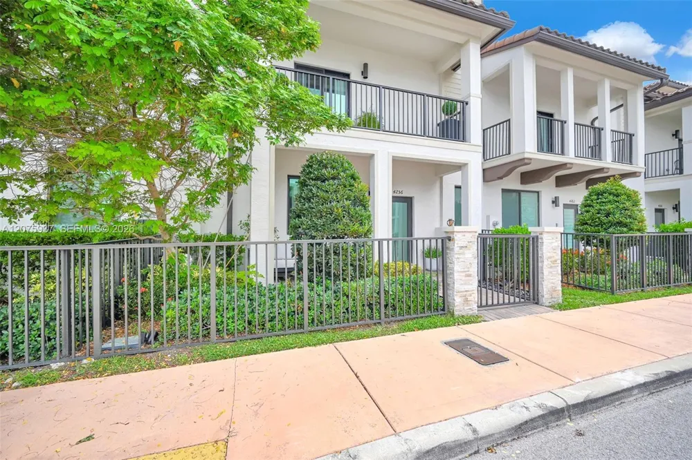 4256 NW 83rd Ave Doral, FL 33166