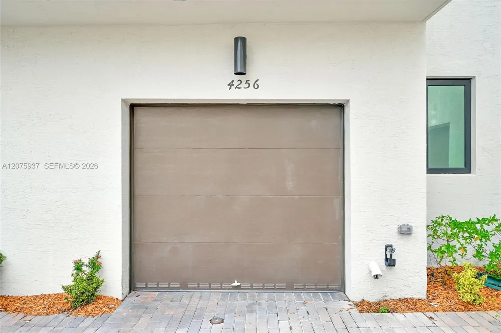 4256 NW 83rd Ave Doral, FL 33166