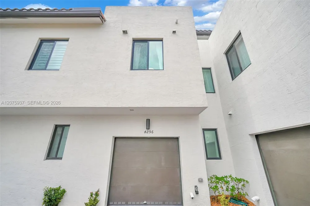 4256 NW 83rd Ave Doral, FL 33166