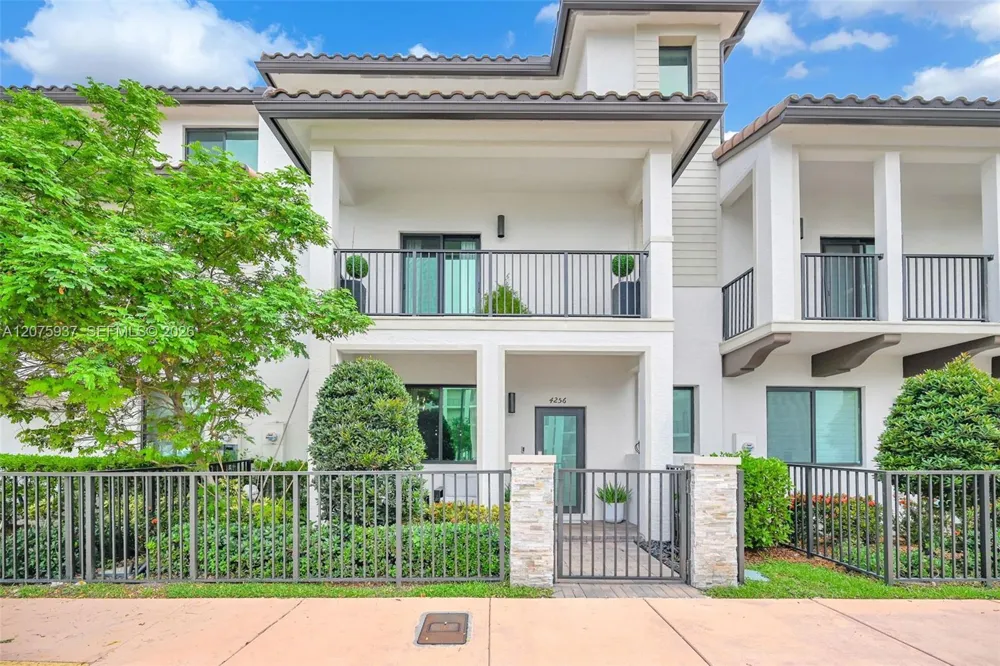 4256 NW 83rd Ave Doral, FL 33166