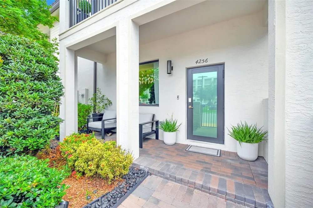 4256 NW 83rd Ave Doral, FL 33166