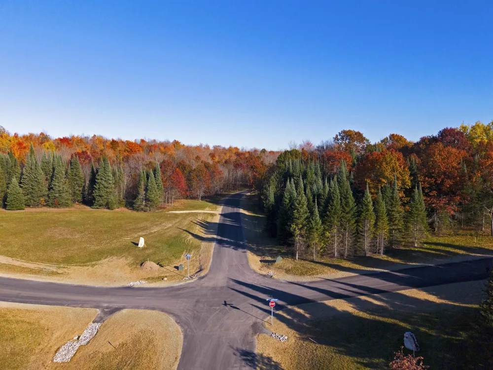 5698 SW Old Oak Trail Springfield Township, MI 49633