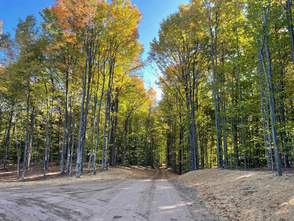 5698 SW Old Oak Trail Springfield Township, MI 49633