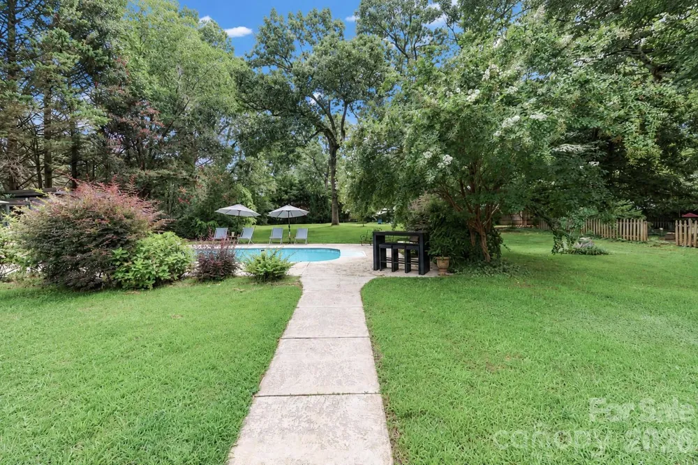 804 E Broad Street Statesville, NC 28677