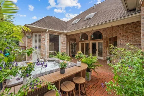 5038 Huntwick Parc Court