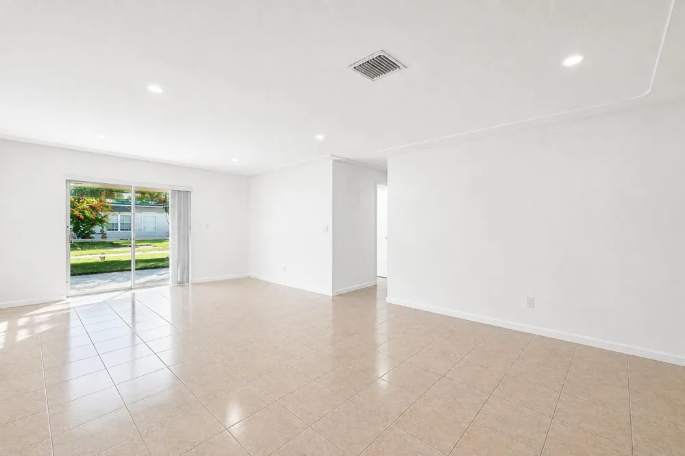 330 W 22ND COURT Riviera Beach, FL 33404