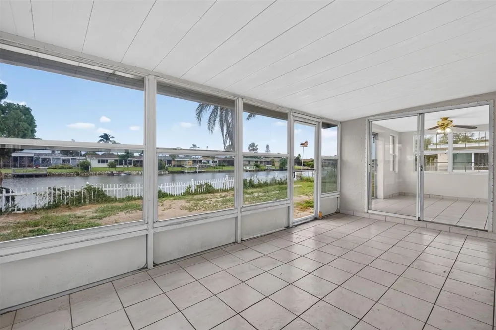 3852 SUNRAY DRIVE Holiday, FL 34691