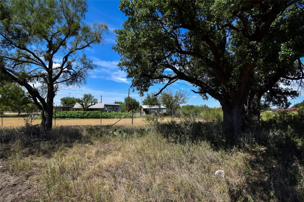 420 Maddox Eden, TX 76837
