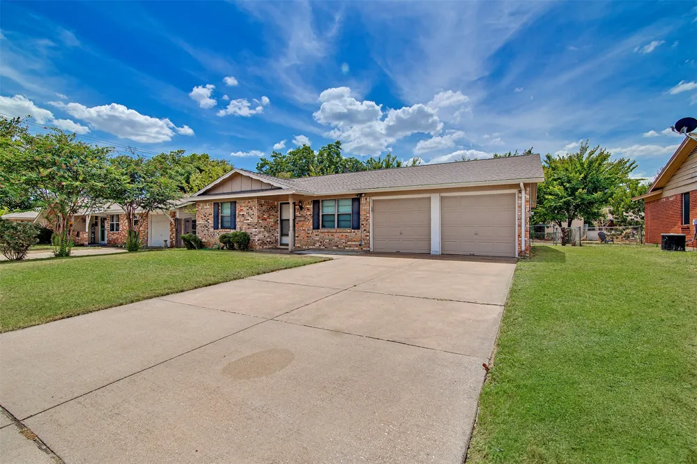 509 NW Renfro Street Burleson, TX 76028