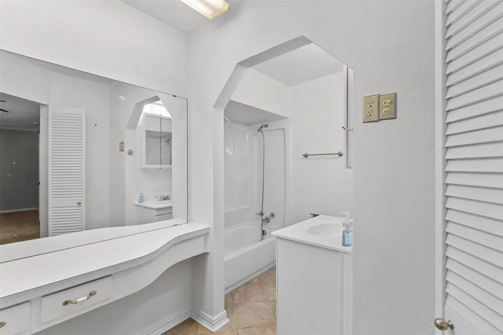 509 NW Renfro Street Burleson, TX 76028