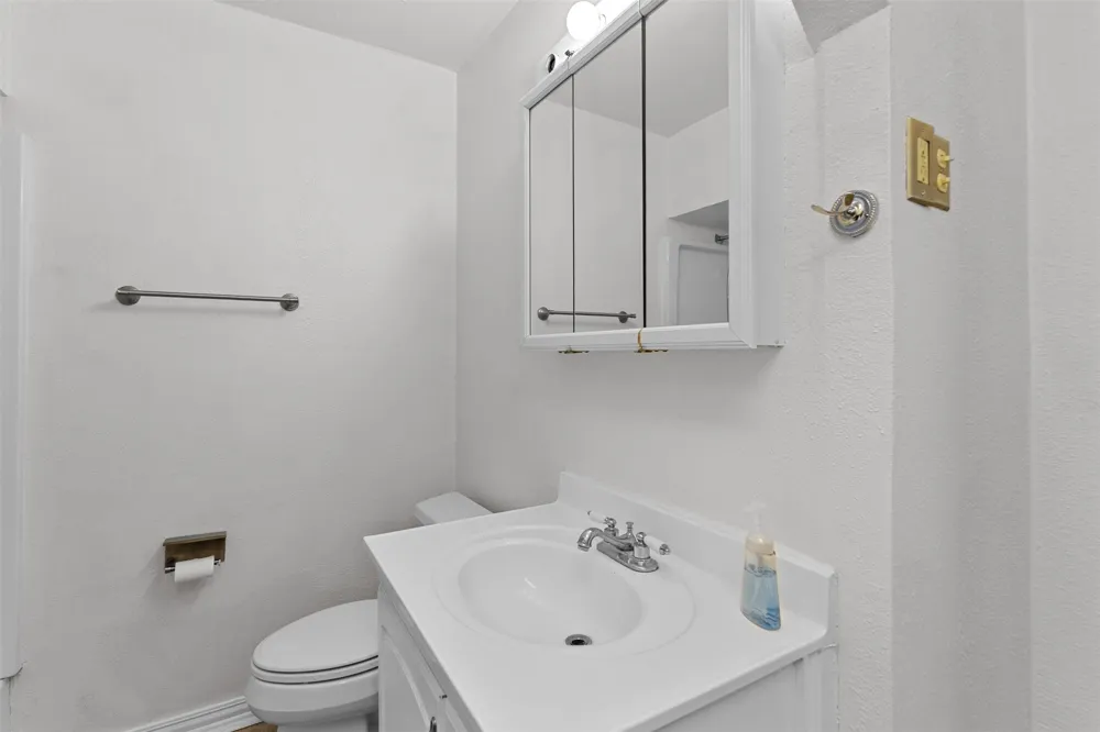 509 NW Renfro Street Burleson, TX 76028