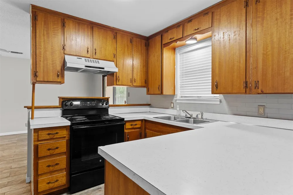 509 NW Renfro Street Burleson, TX 76028
