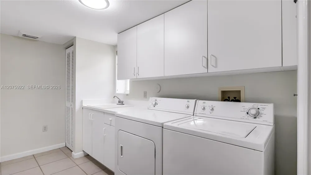 2005 Ocean Walk ter Lauderdale By The Sea, FL 33062
