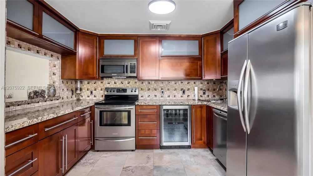 2005 Ocean Walk ter Lauderdale By The Sea, FL 33062