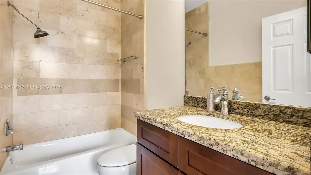 2005 Ocean Walk ter Lauderdale By The Sea, FL 33062