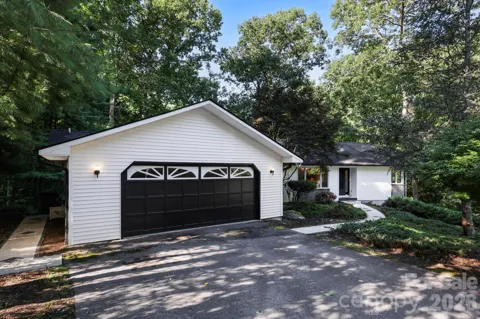 18 E Rosewood Trail
