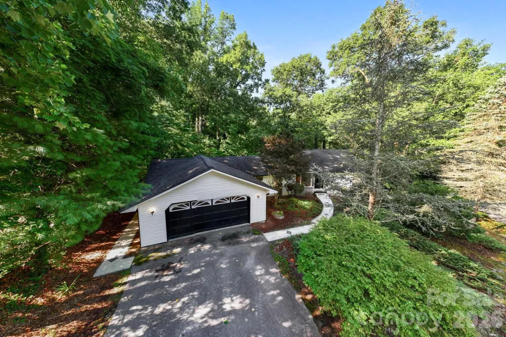 18 E Rosewood Trail Hendersonville, NC 28739