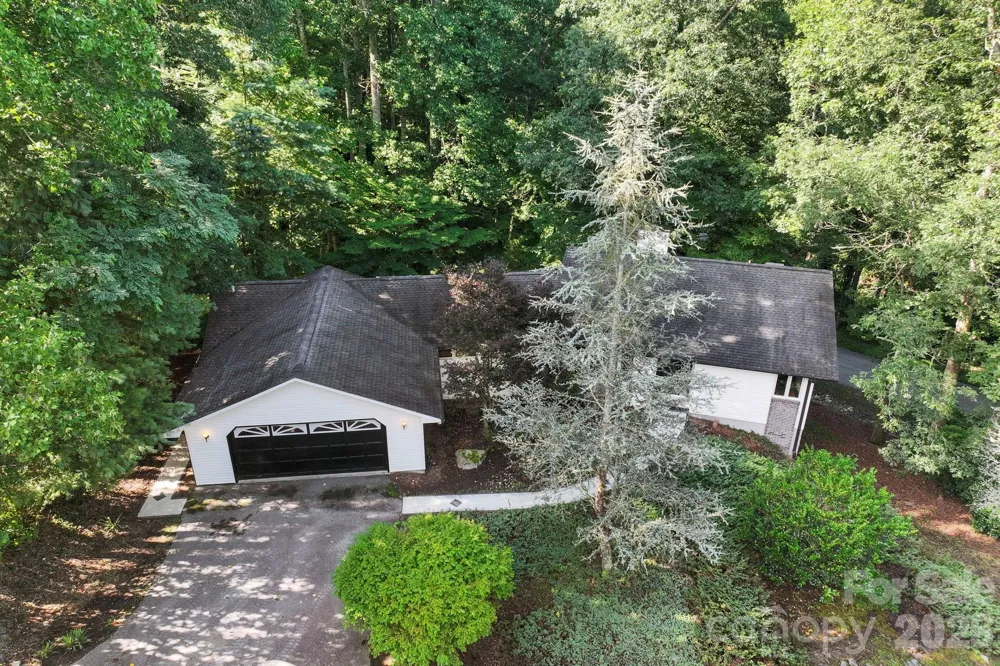 18 E Rosewood Trail Hendersonville, NC 28739