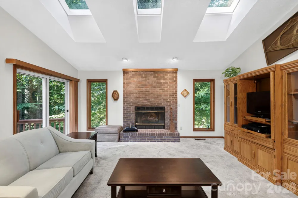 18 E Rosewood Trail Hendersonville, NC 28739