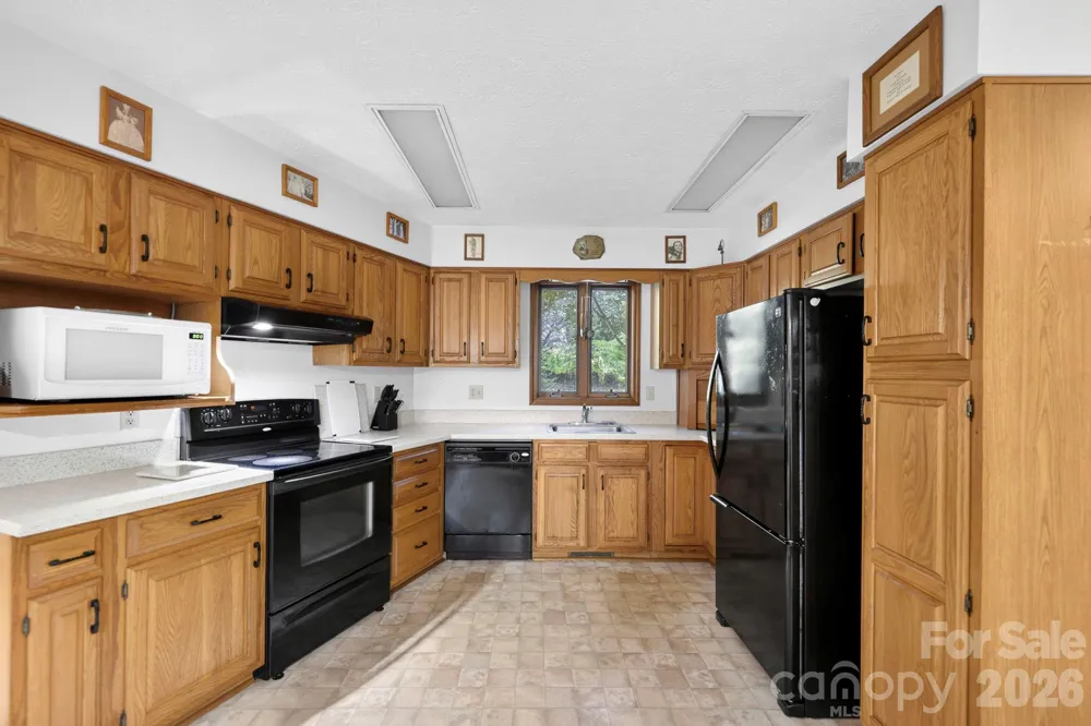 18 E Rosewood Trail Hendersonville, NC 28739