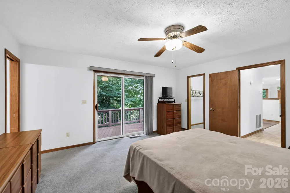 18 E Rosewood Trail Hendersonville, NC 28739
