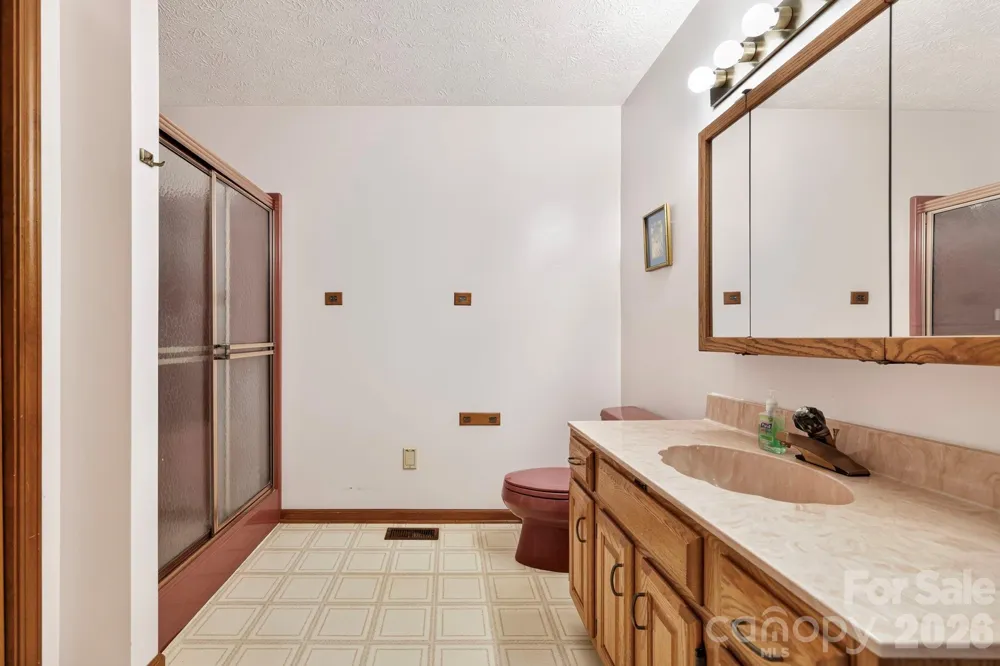 18 E Rosewood Trail Hendersonville, NC 28739