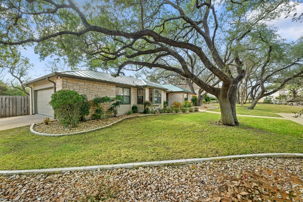622 Robin Dale Drive Lakeway, TX 78734