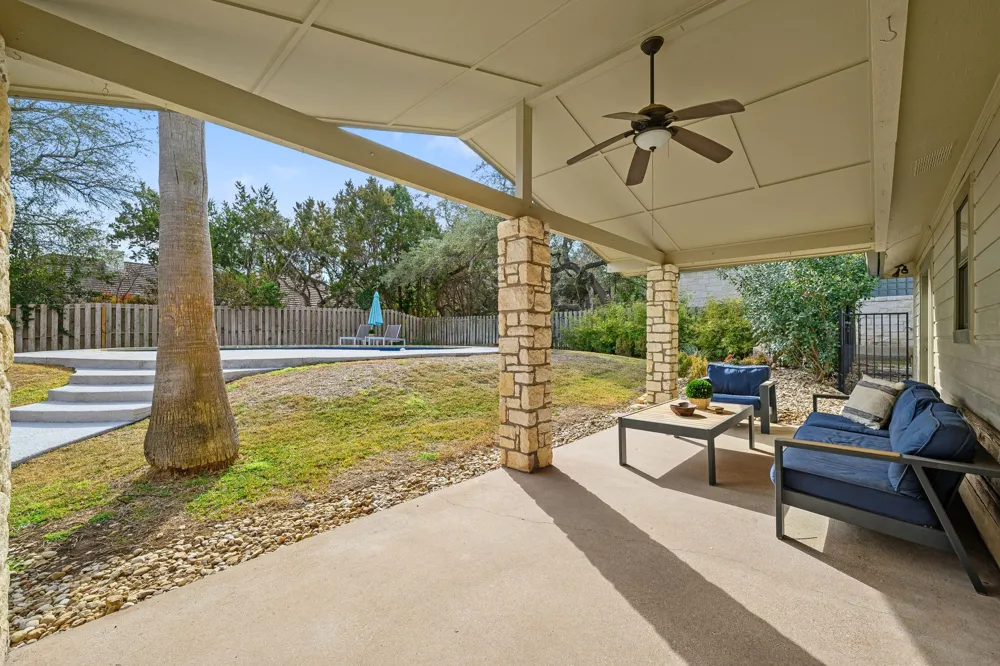 622 Robin Dale Drive Lakeway, TX 78734