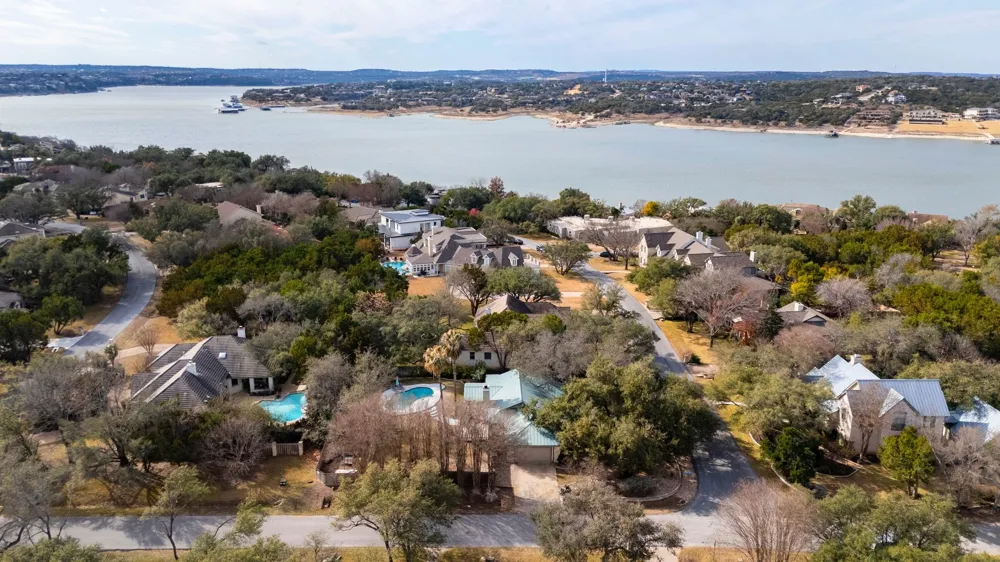 622 Robin Dale Drive Lakeway, TX 78734
