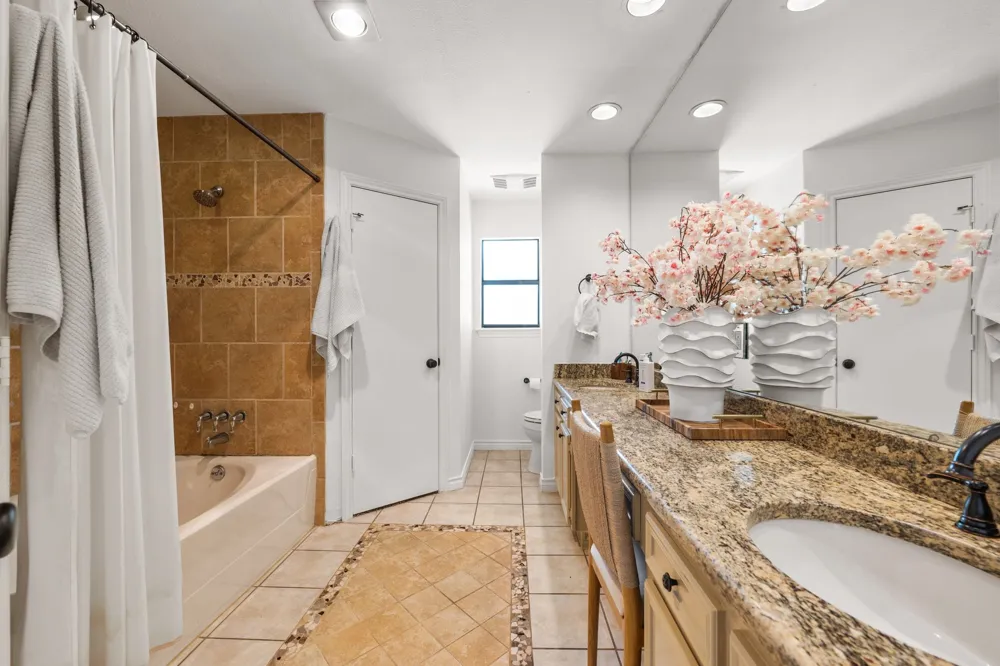 622 Robin Dale Drive Lakeway, TX 78734